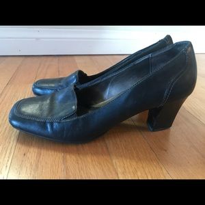 Naturalizer Traveler short heels 8W